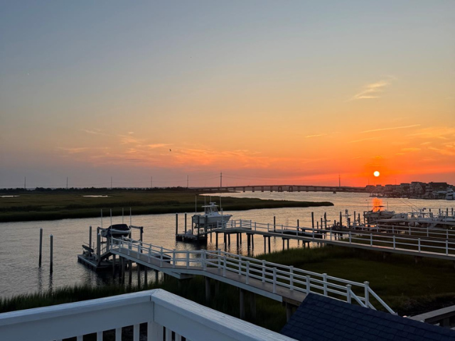 Oceanfront vs. Bayfront: Which Avalon or Stone Harbor Rental Fits Your Trip?